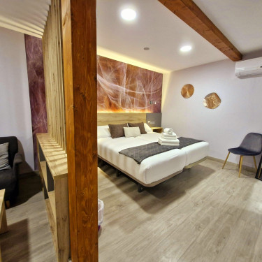 Habitaciones Feeling Home Suites & Rooms